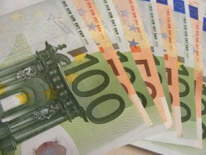 Money_100_EURO_(4791385617)